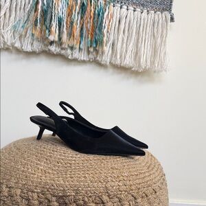 OAK + FORT Black Pointed Slingback Kitten Heels